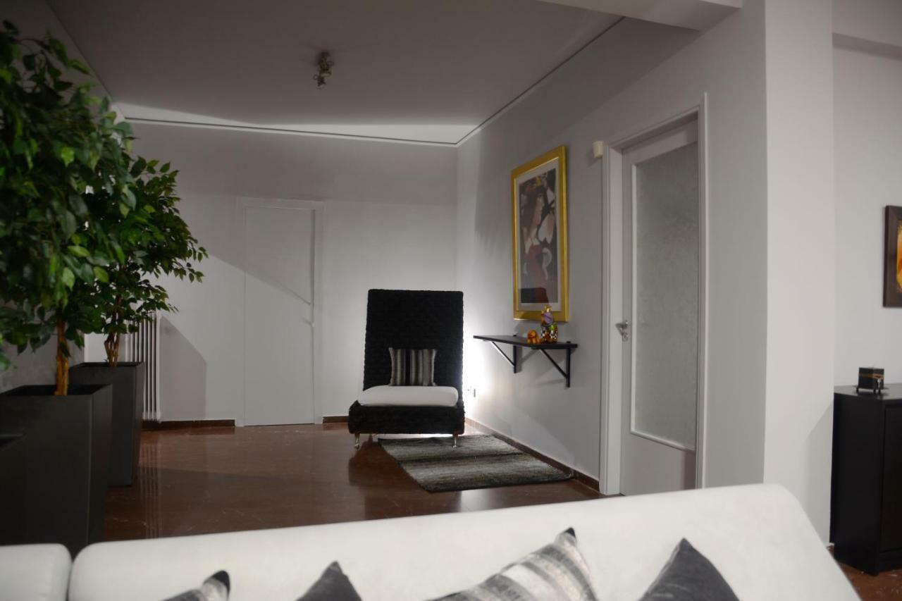 Modern & Classy Central Apartment Афіни Екстер'єр фото